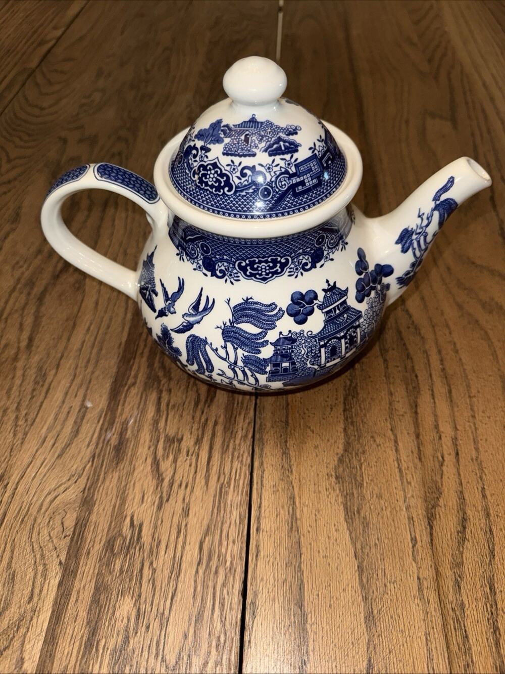 Churchill Willow Blue Teapot w/ Lid (Georgian Shape) E